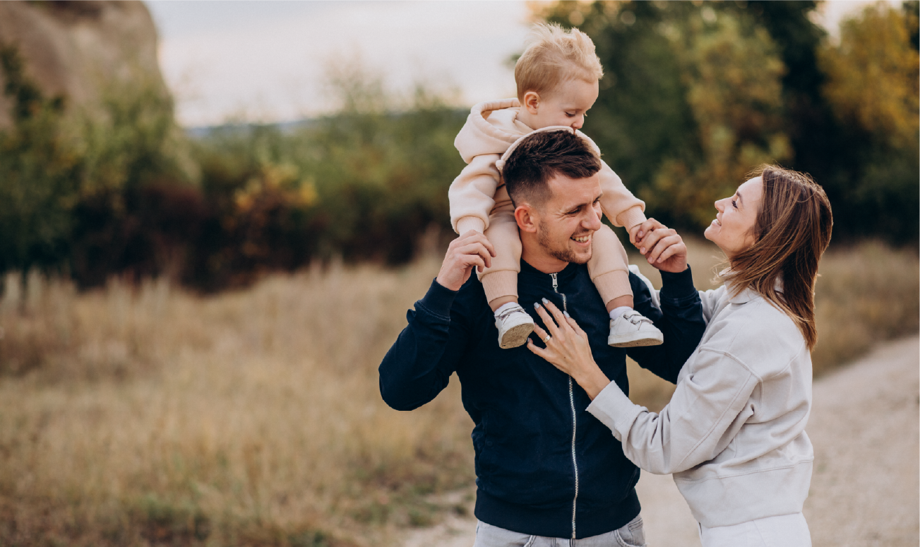 Personas usando dispositivo digital